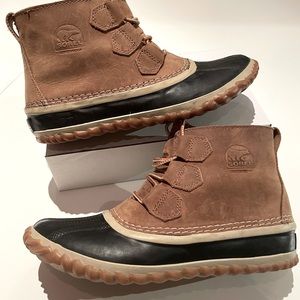 Sorel Out n About Boot, like new